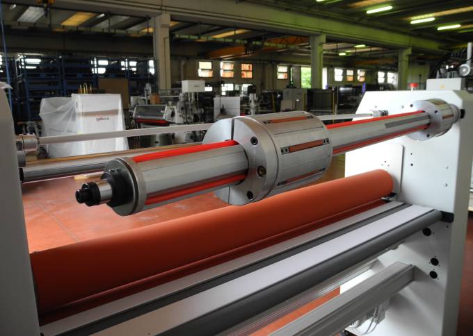 Laminatrice industriale PRO-JET di Walco - dettaglio dell'albero ad espansione pneumatica per bobine